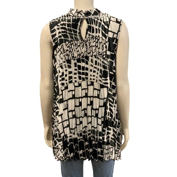 NWT Lane Bryant Accordion sleeveless women's black white top size 18/20 - Picture 6 of 8